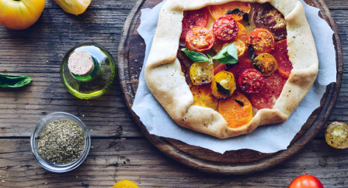 Tarte Tatin vegana ai pomodori: la ricetta estiva